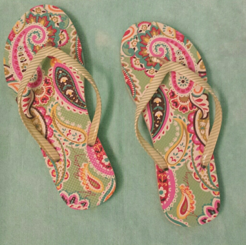 ❤3 for $15! Vera Bradley Tutti Frutti Flip Flops